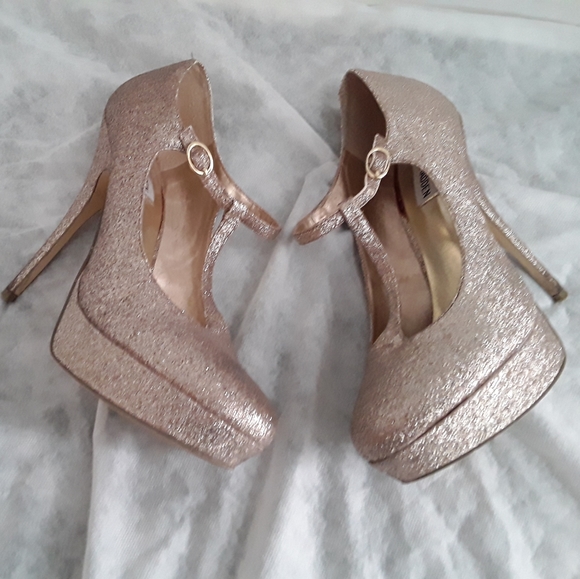 Steve Madden Gold Glitter High Heels - Picture 3 of 8